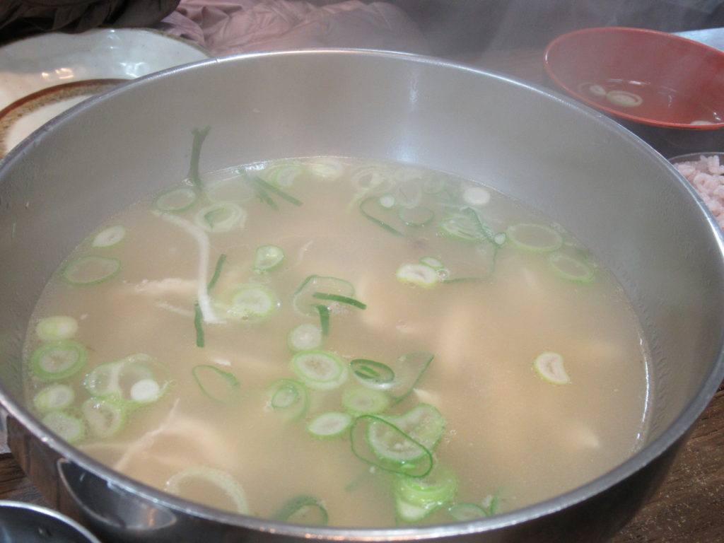 韓国　南大門　牛骨スープ