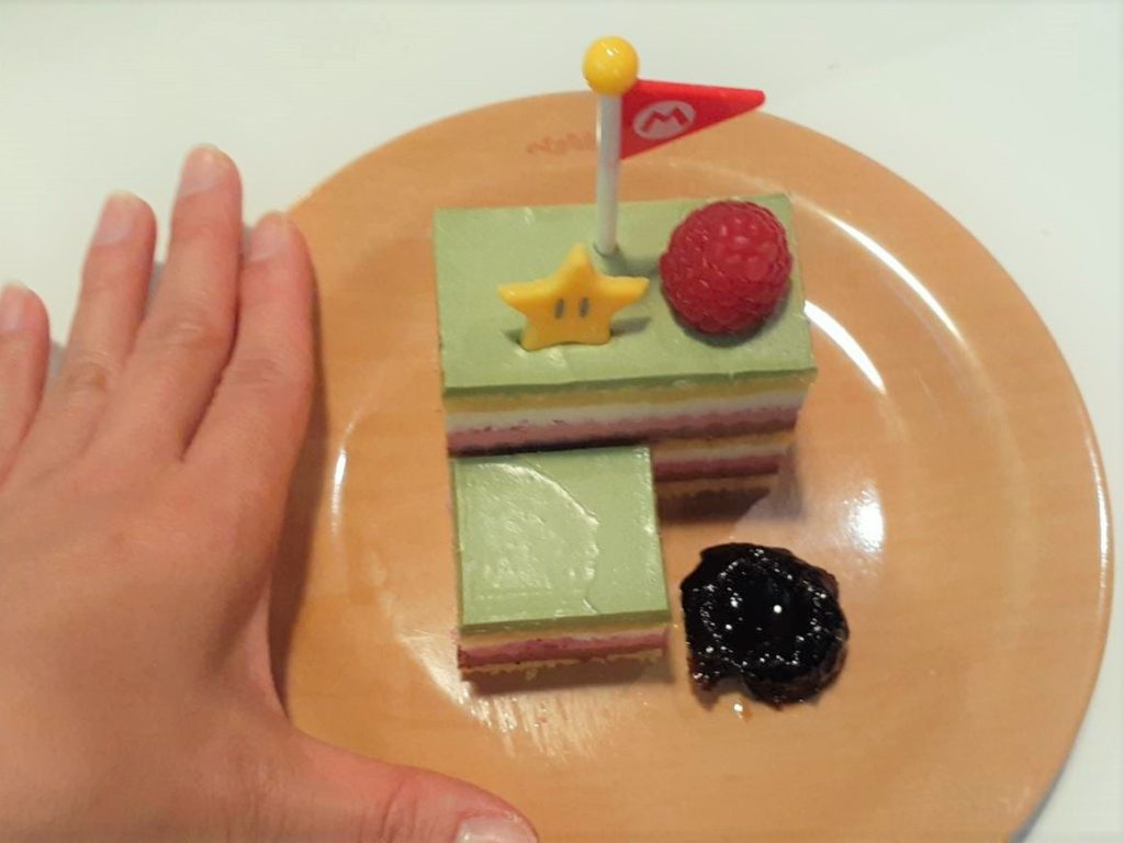 ユニバーサルスタジオジャパン　ピノキオカフェ　ゴールポールケーキ